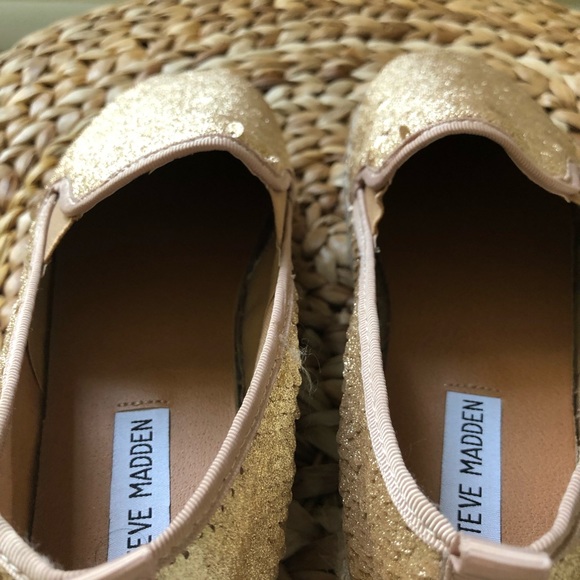 STEVE MADDEN SLIP ON. - Picture 5 of 8